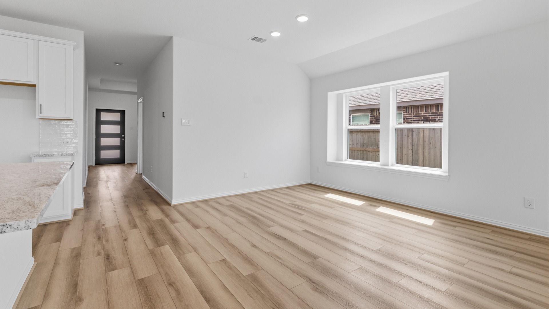 22214 Nissi Beach - Living