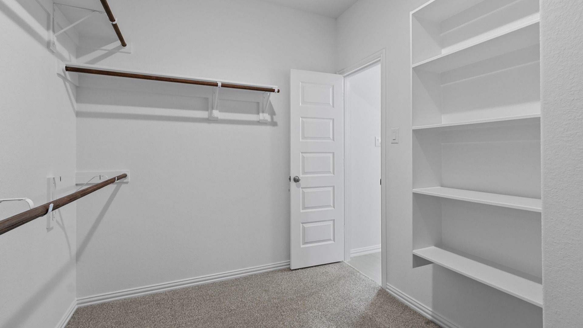 22211 Balos Lagoon Closet