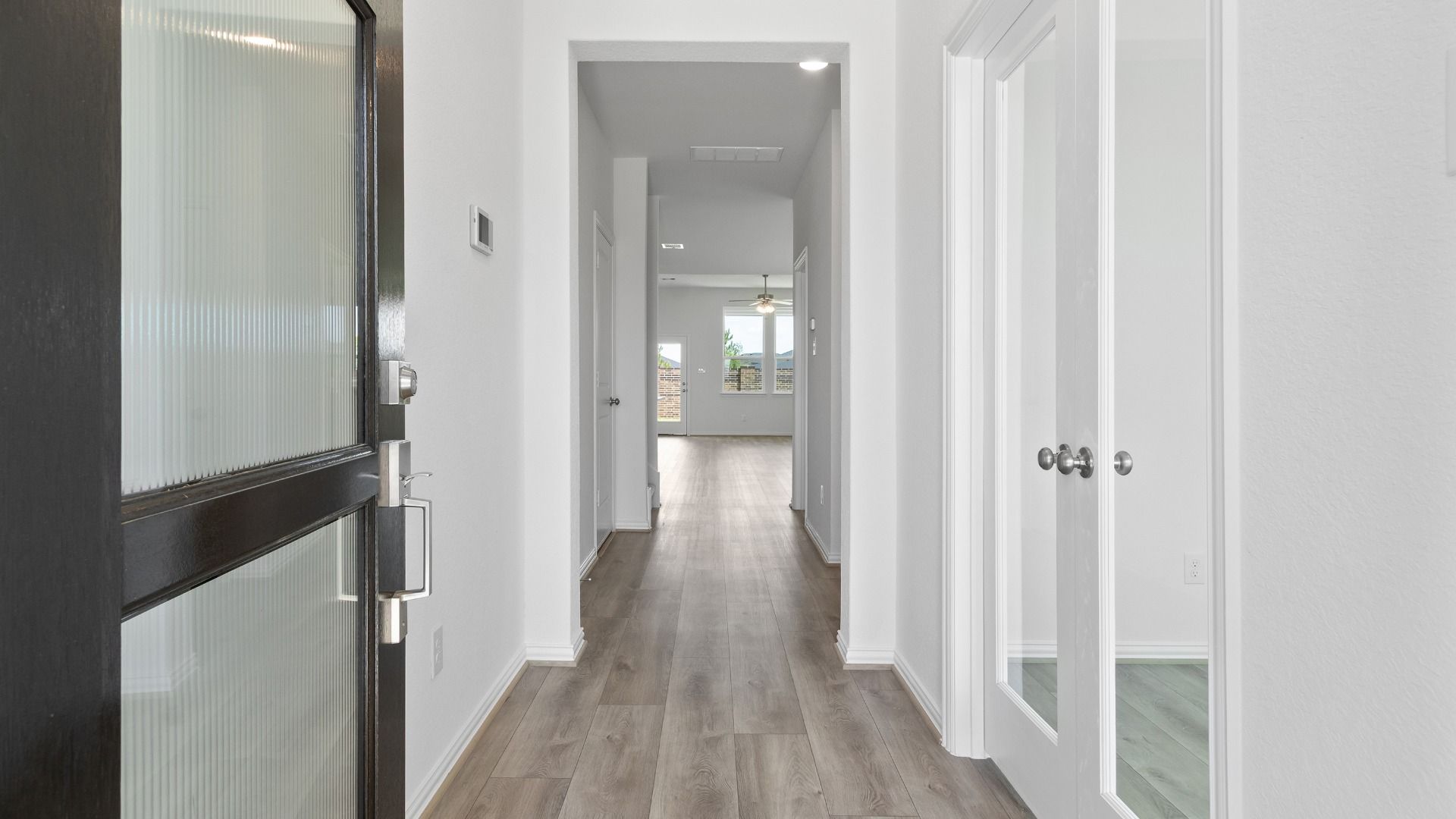 19438 Saint Green - Entry