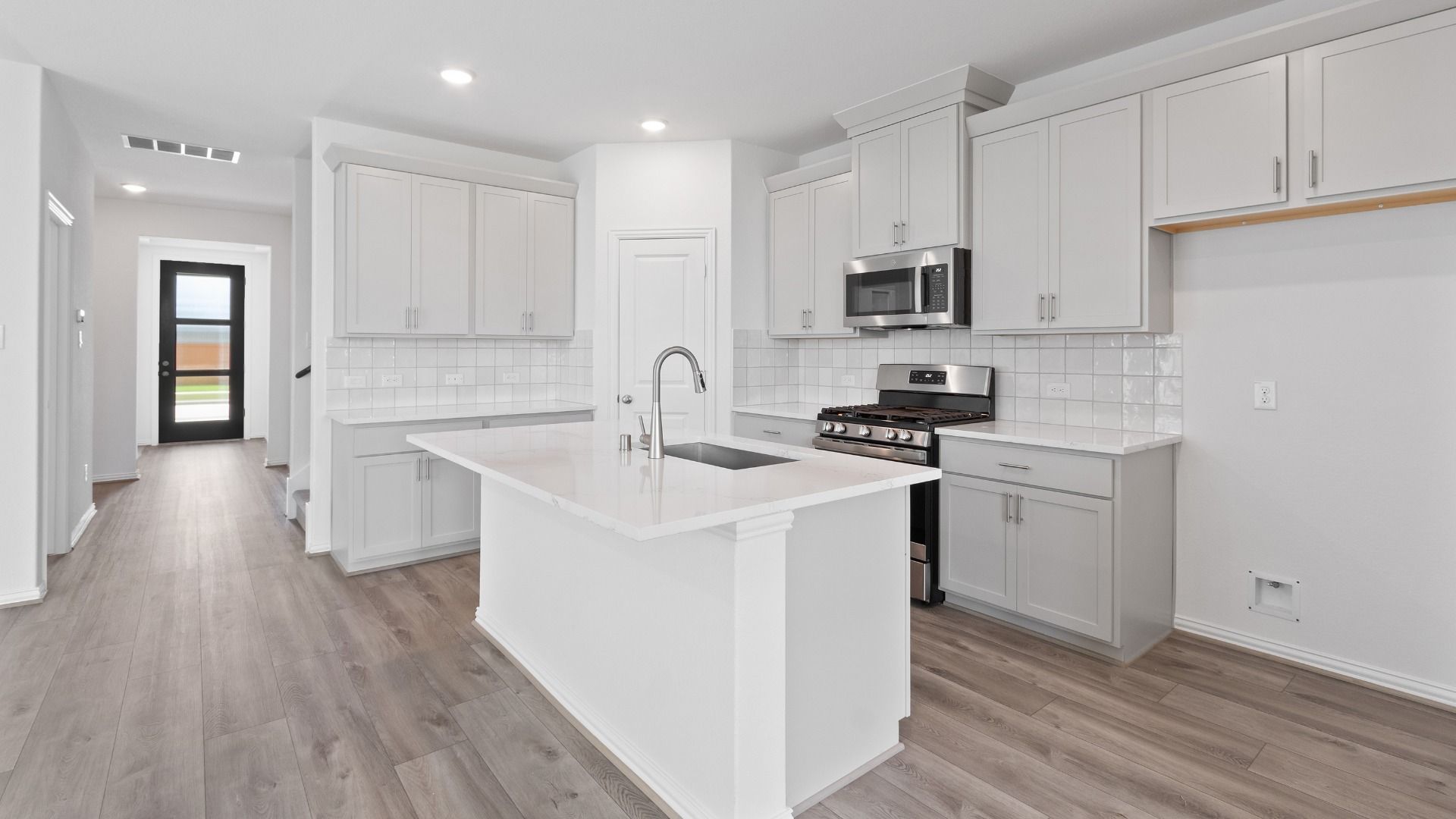 19438 Saint Green - Kitchen