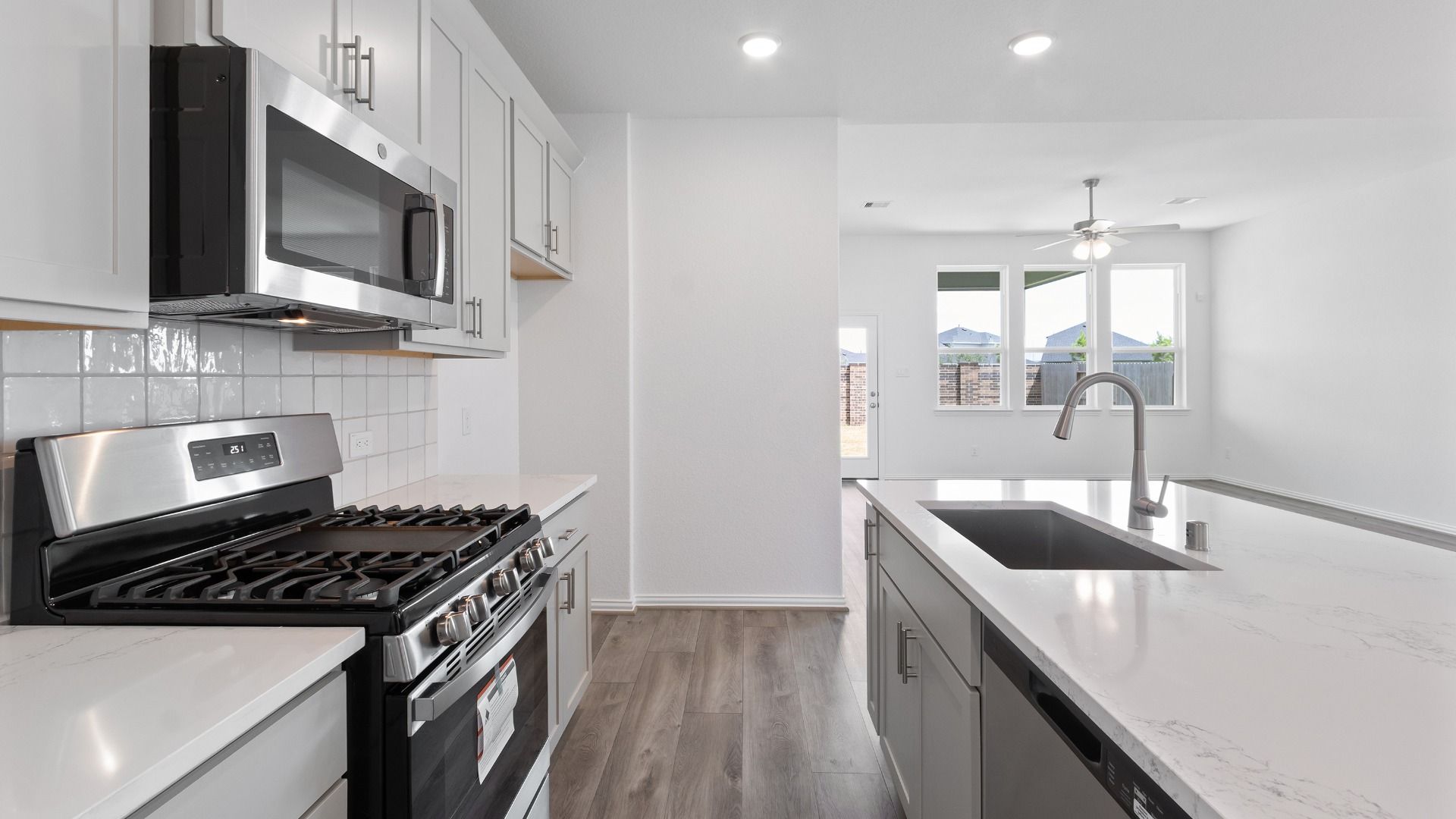 19438 Saint Green - Kitchen
