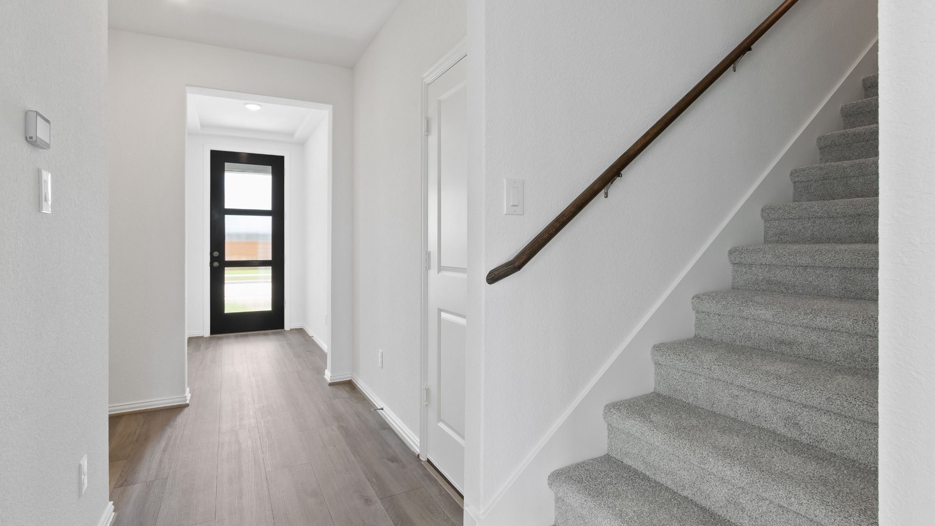 19438 Saint Green - Entry