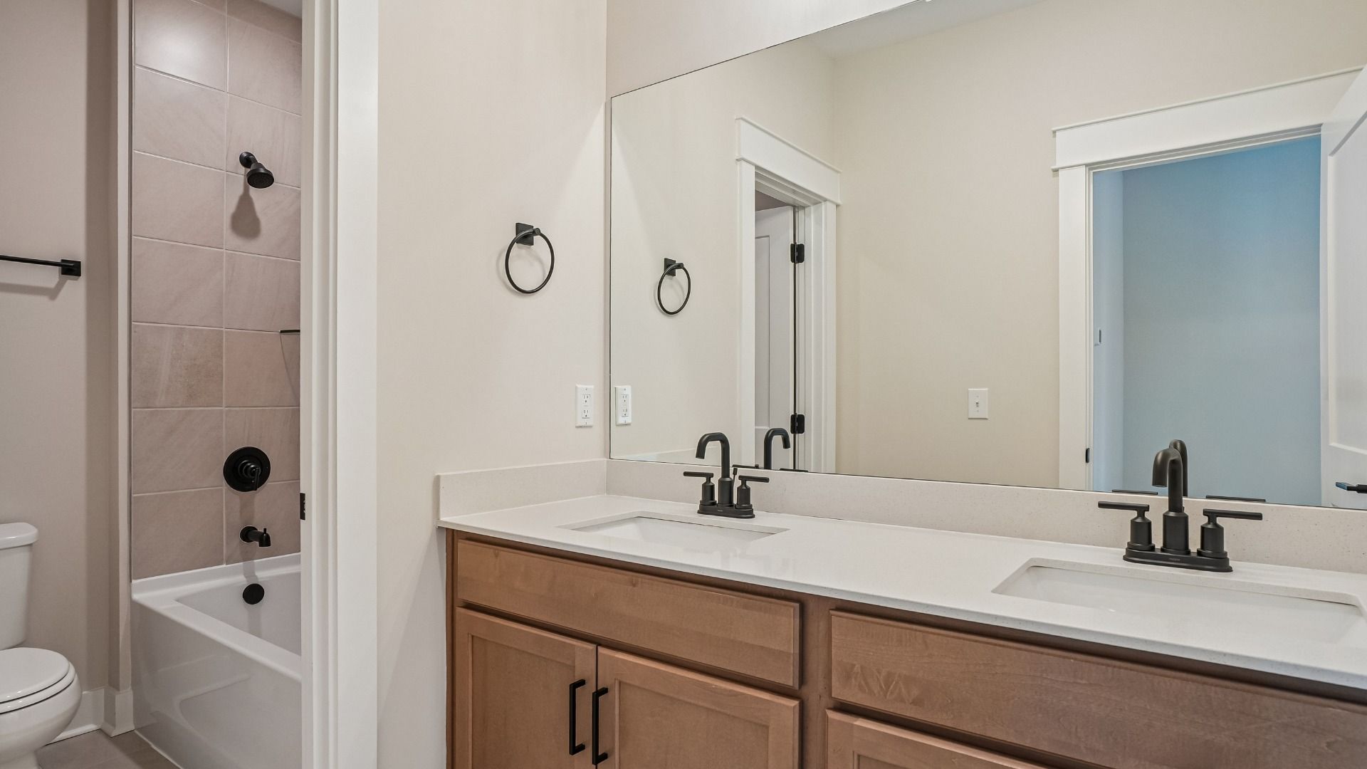 Secondary Bathroom shared between two upstairs bedrooms