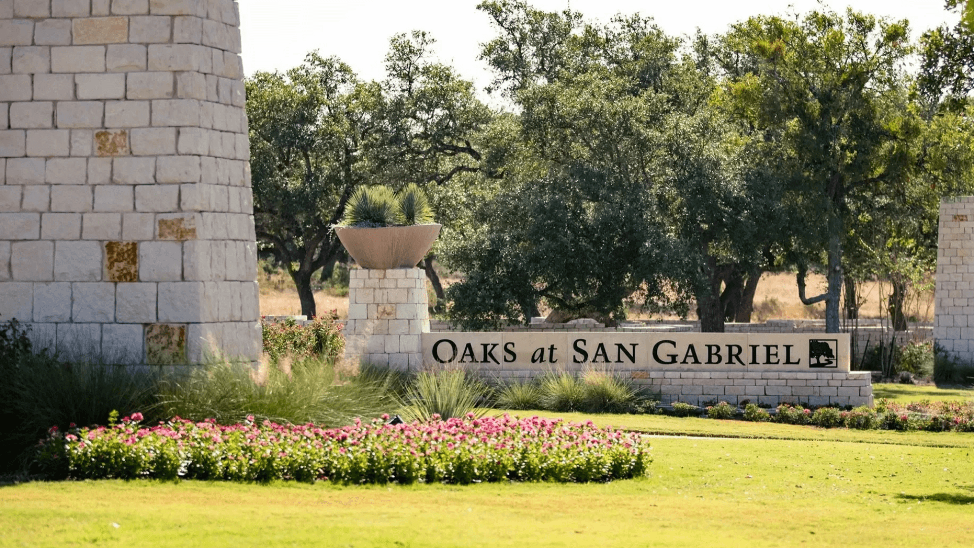 casa en Oaks at San Gabriel por DRB Homes