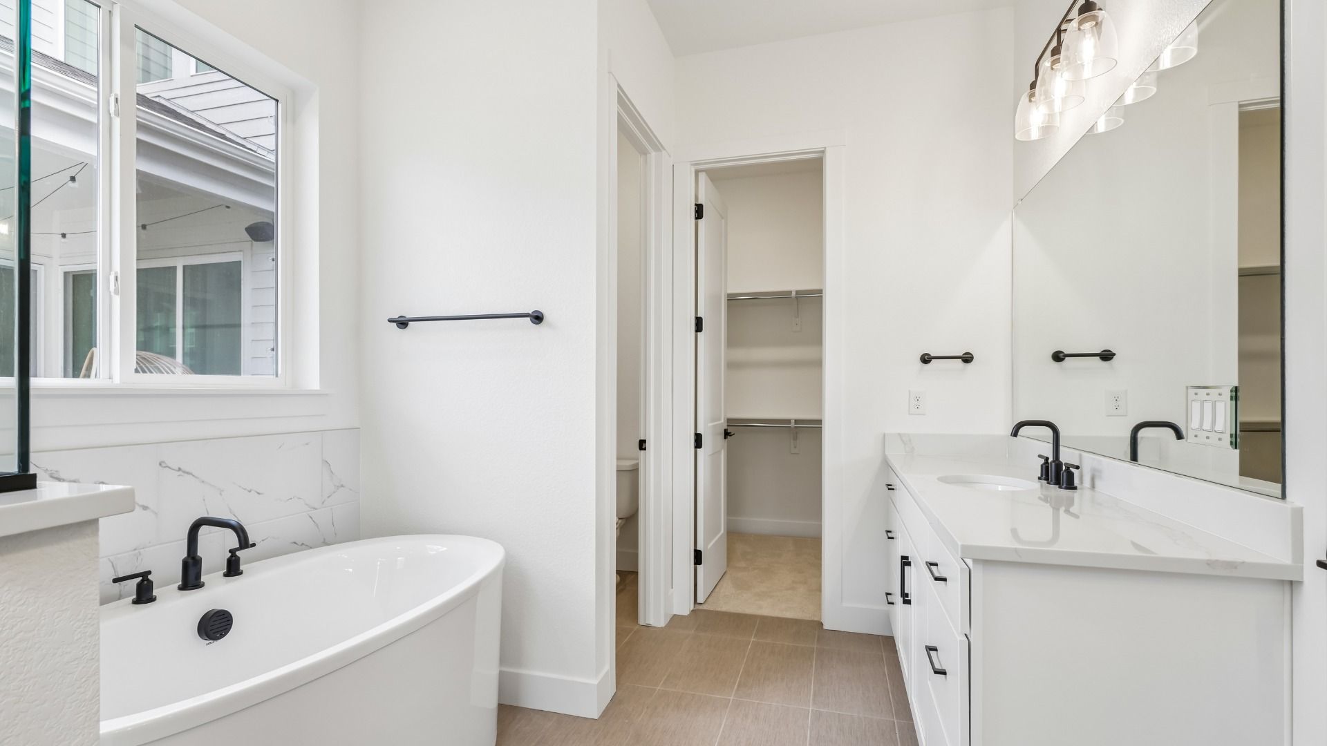 A welcoming bathroom designed to support your daily routine