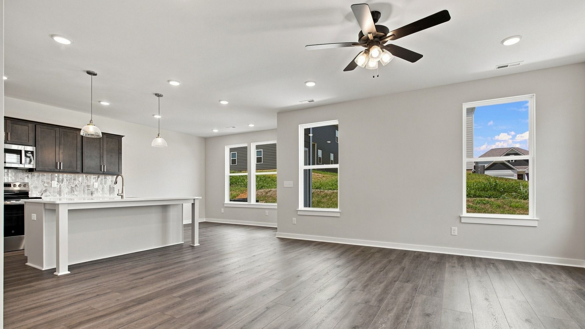 Spacious living/dining area by kitchen space