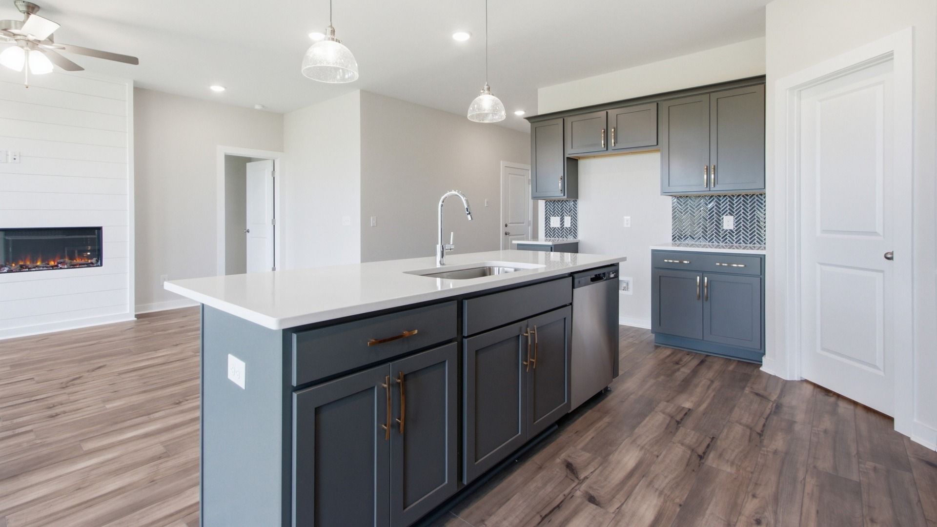 Sink and dishwasher combine with countertop space