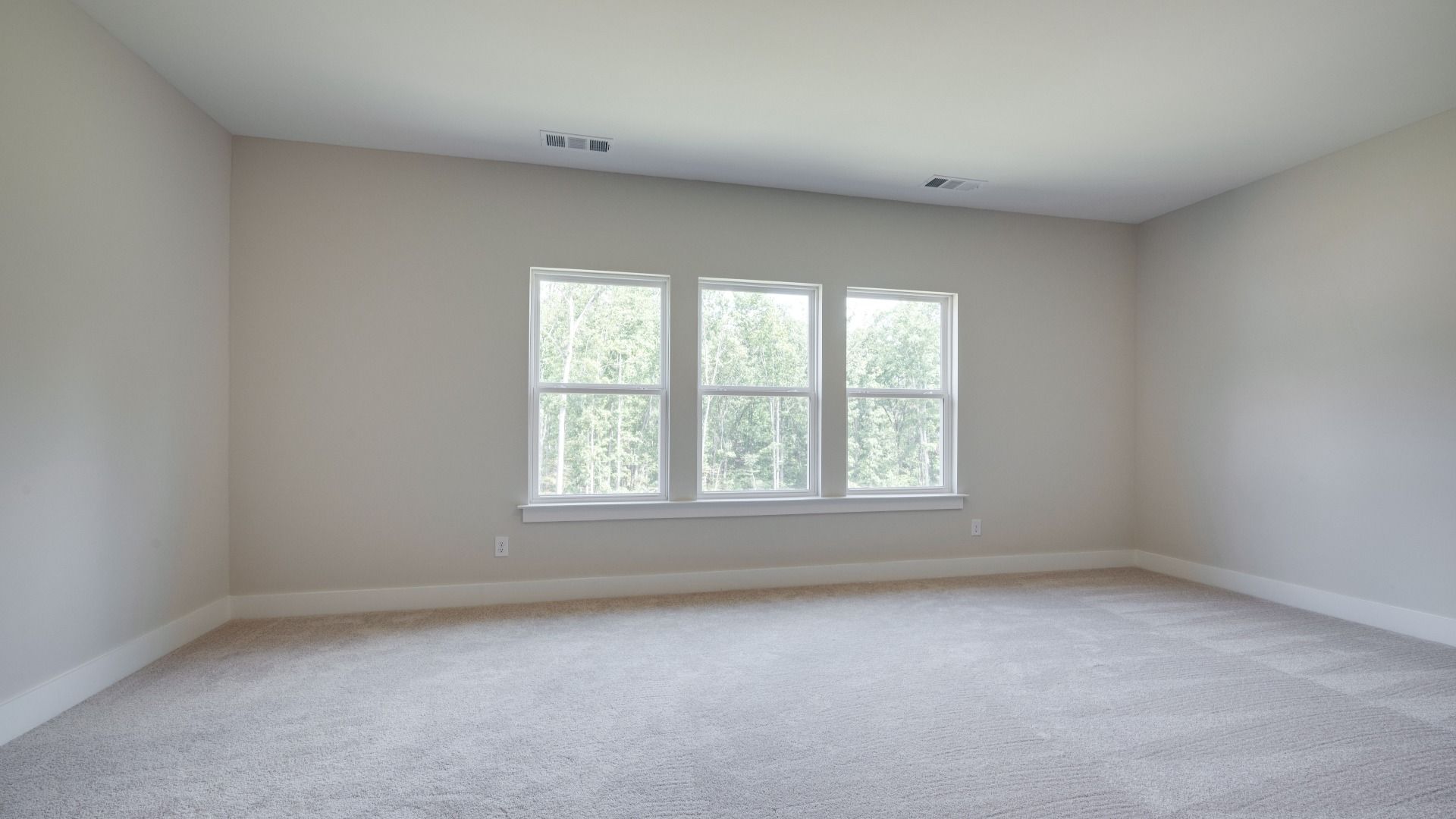 Versatile spacious upstairs bedroom with three windows