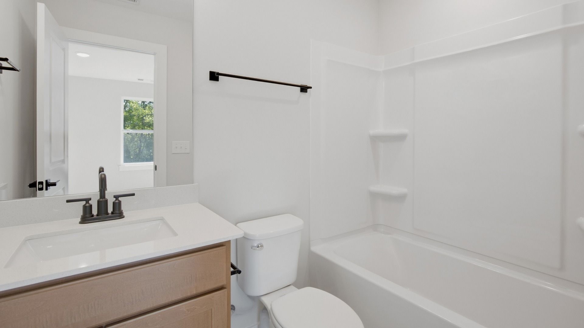 Connected secondary bathroom with bathtub