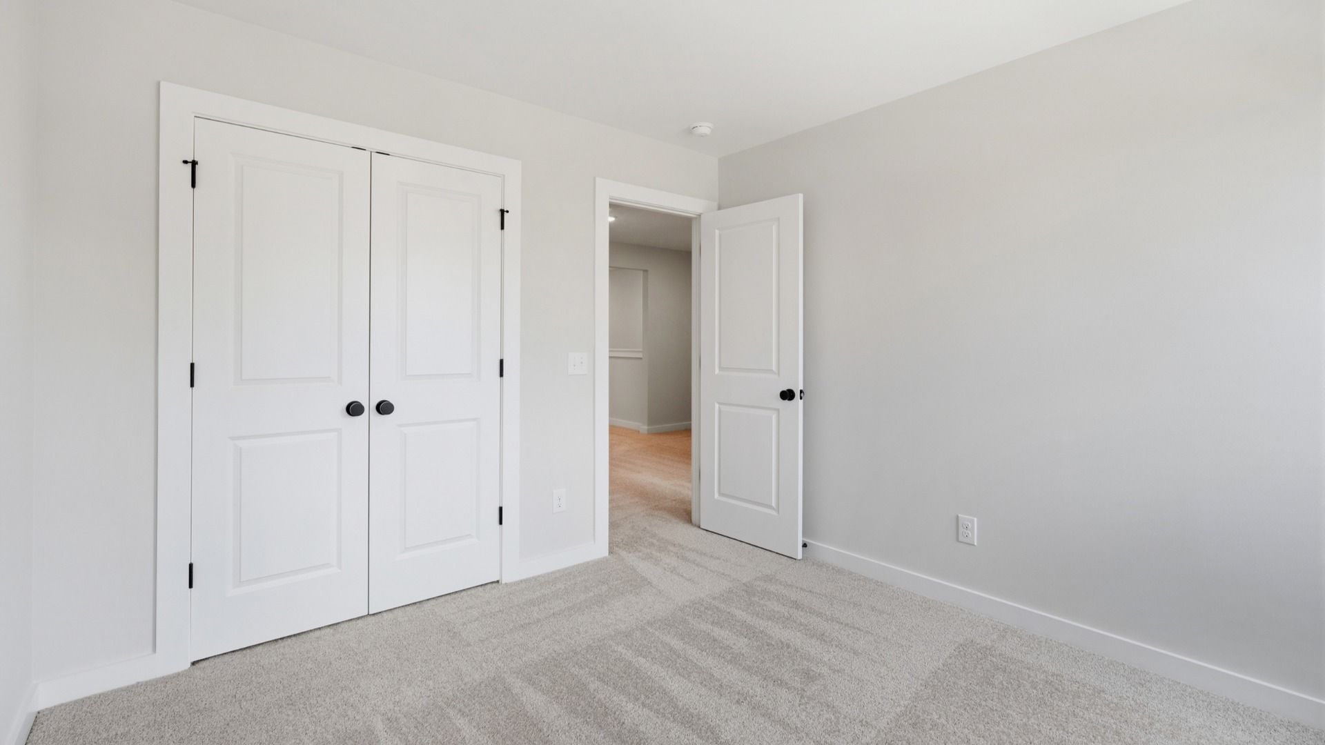 Secondary bedroom with double door closet for storage options