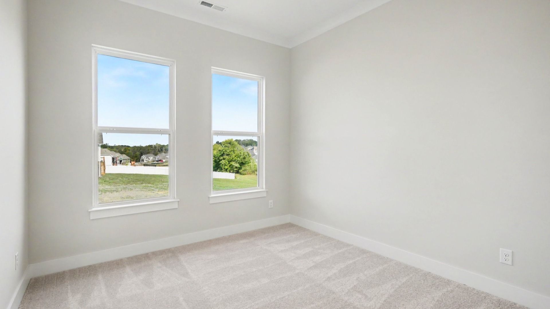 Secondary bedroom with community views