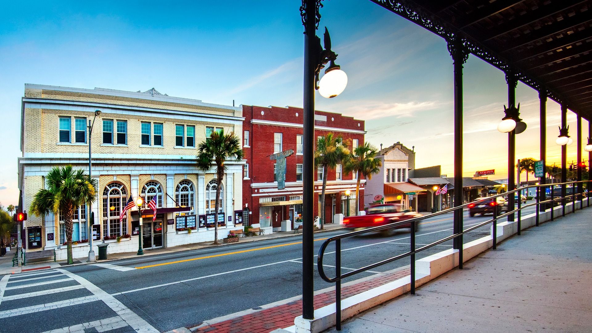 Explore historic downtown Mount Dora—just a short drive from Trailside, with shops, cafés, and lakefront views.