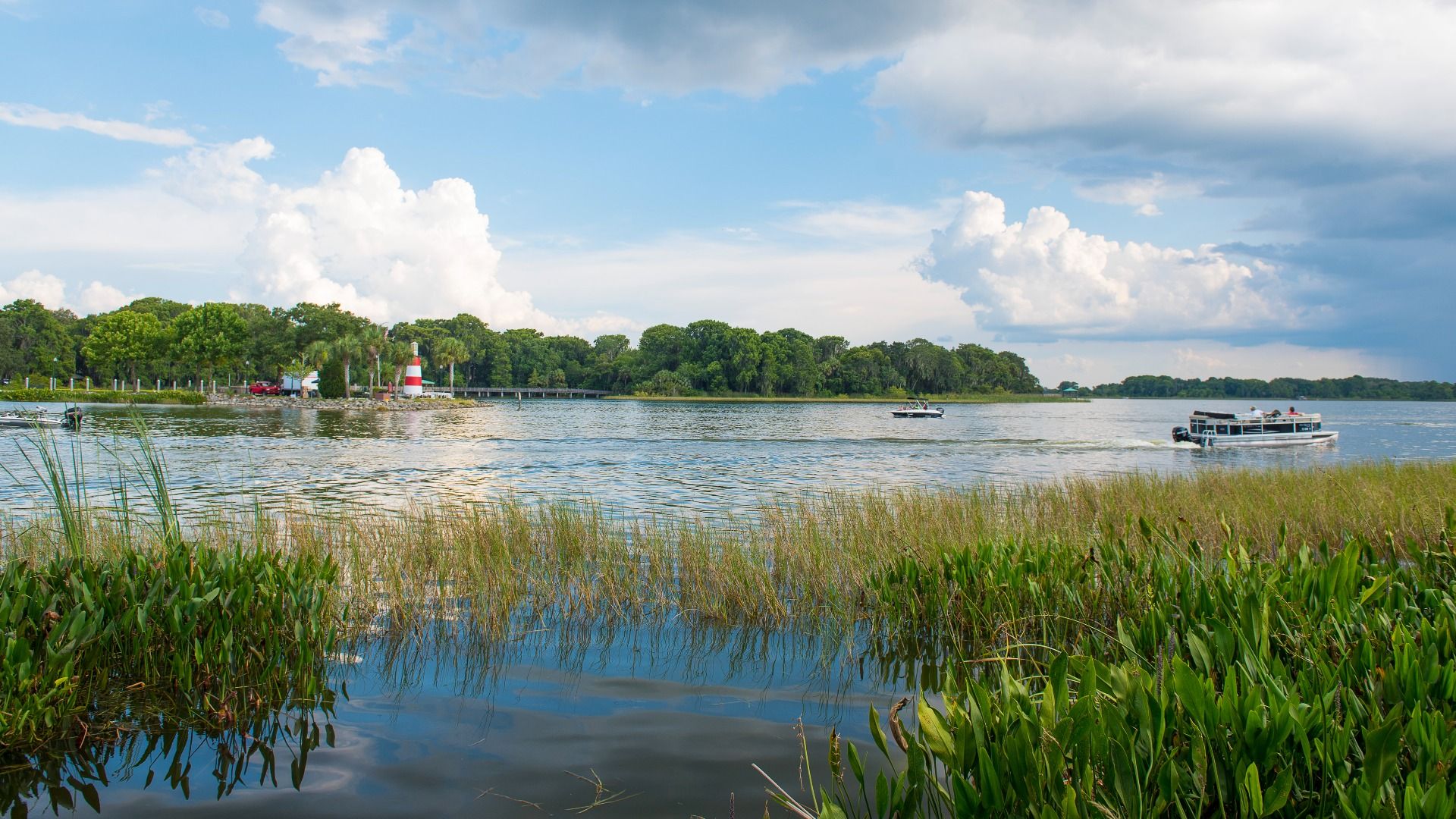 From boating to breathtaking sunsets, enjoy lakeside living just minutes from Trailside in scenic Mount Dora.