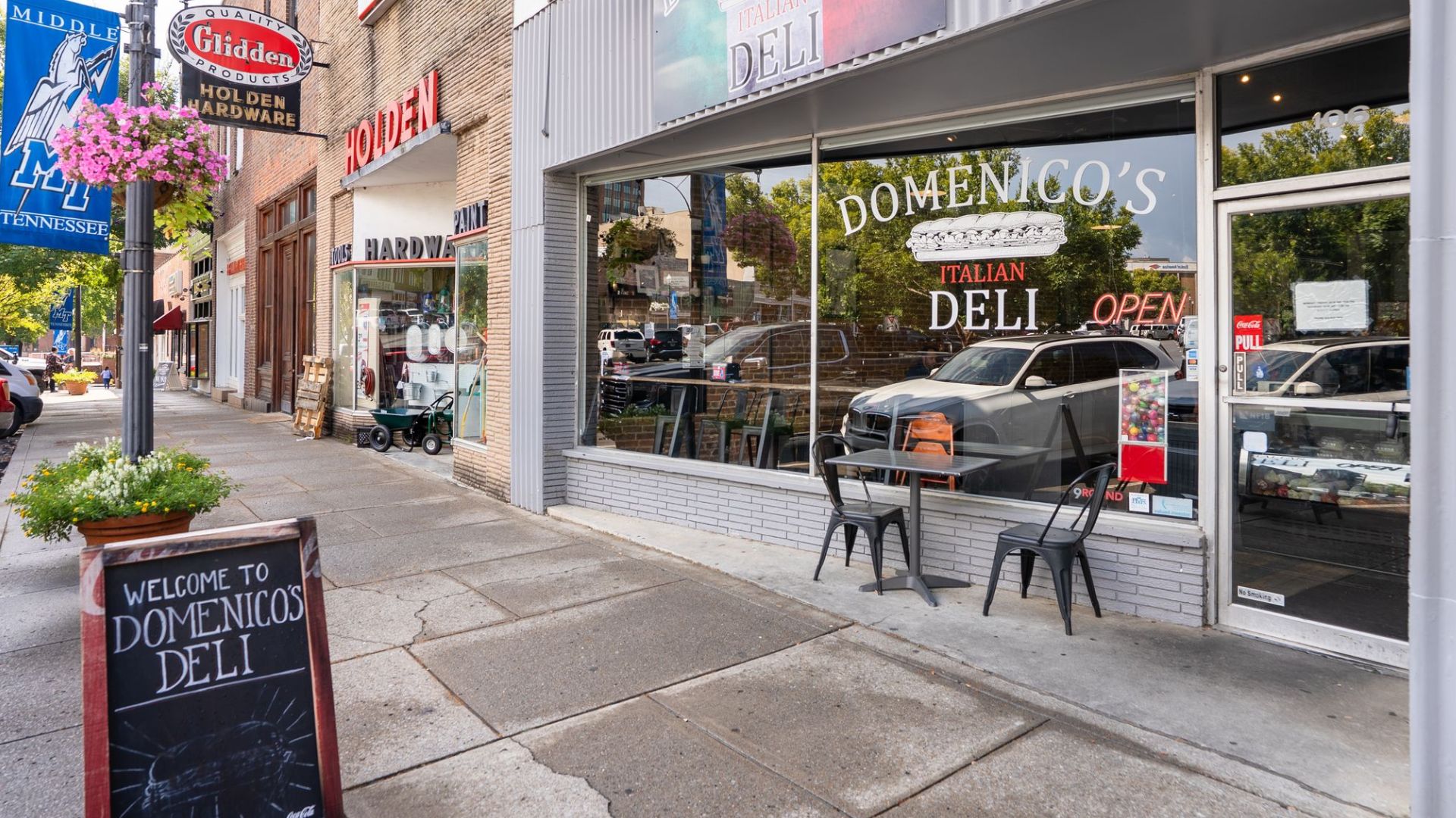 Access premier shopping and dining in Murfreesboro within 20 minutes of home.