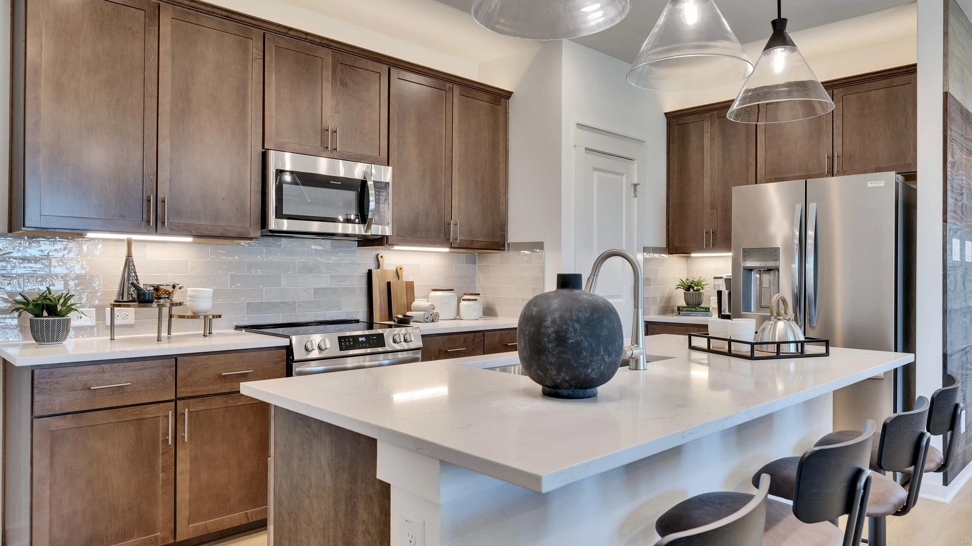 Elegant kitchen design with quartz countertops and premium wood cabinetry in Hunters Glen.