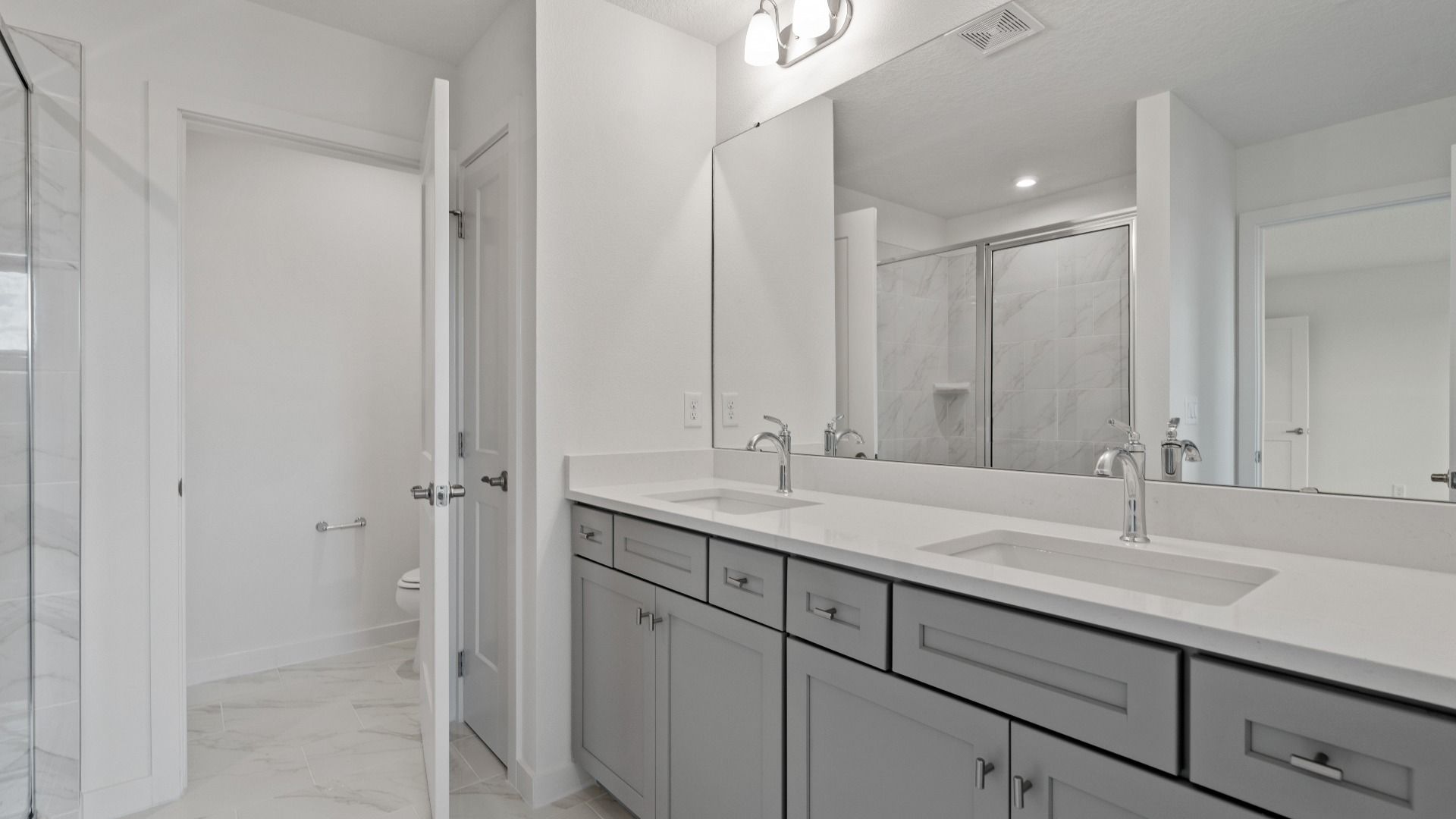 Primary en suite bath at the mandarin by DRB Homes in Trinity Place, FL