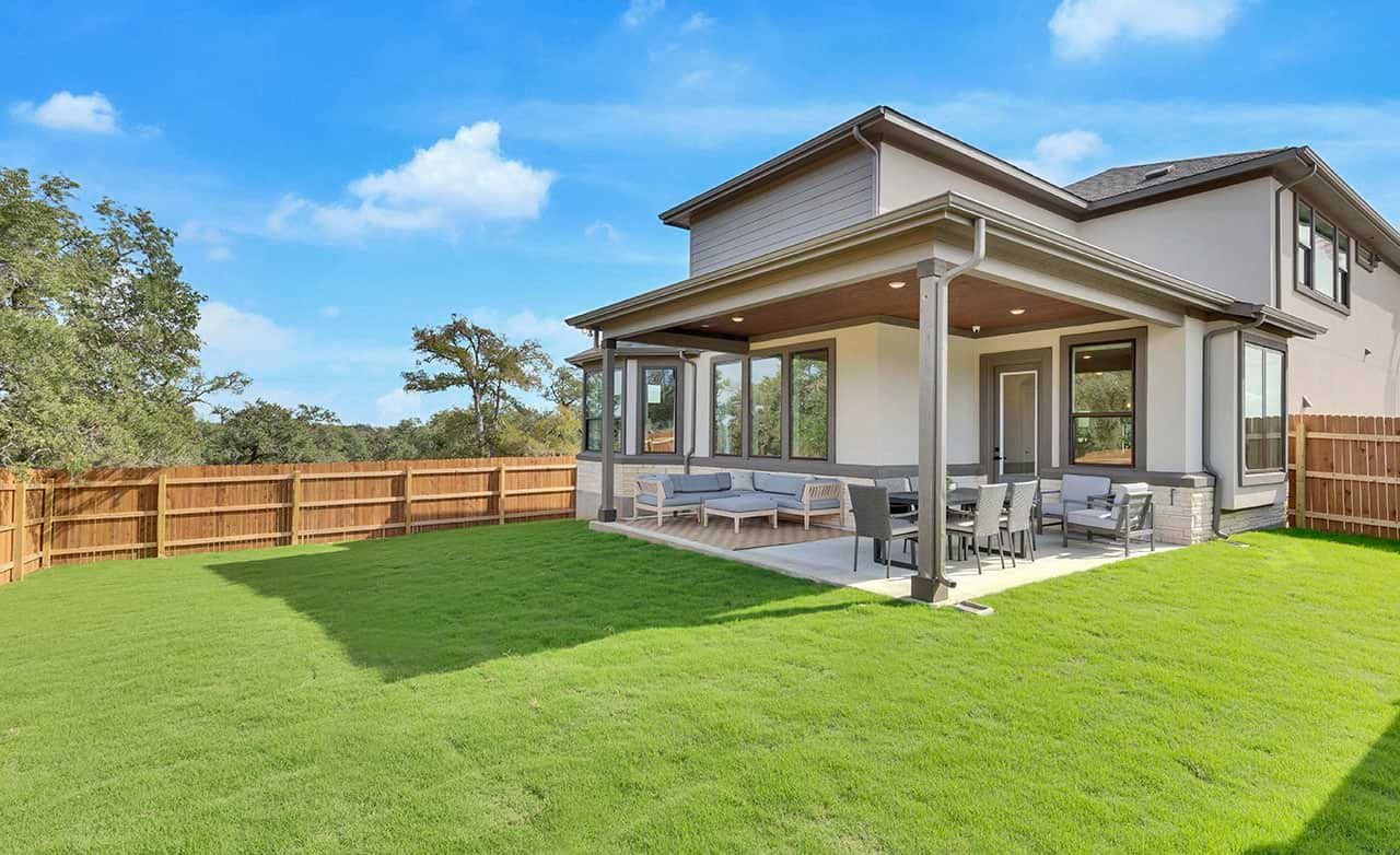 Elegant outdoor living with spacious patio and premium seating in Retreat at San Gabriel.