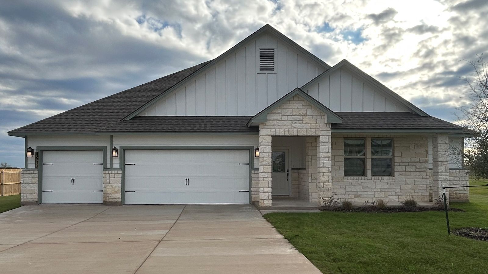 Parker II - Sterling Meadows: Salado, Texas - D.R. Horton