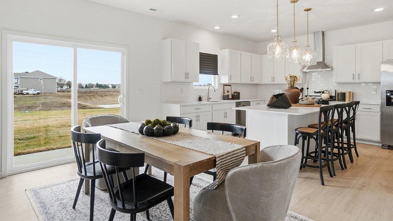 2766 Aldengate Lane. Delaware, OH 43015