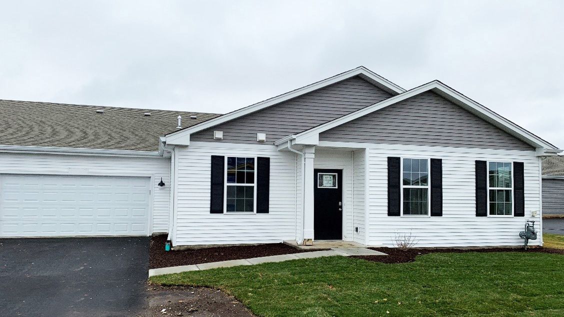 ELLIOT - Stonewater Ranch Townhomes: Wonder Lake, Illinois - D.R. Horton