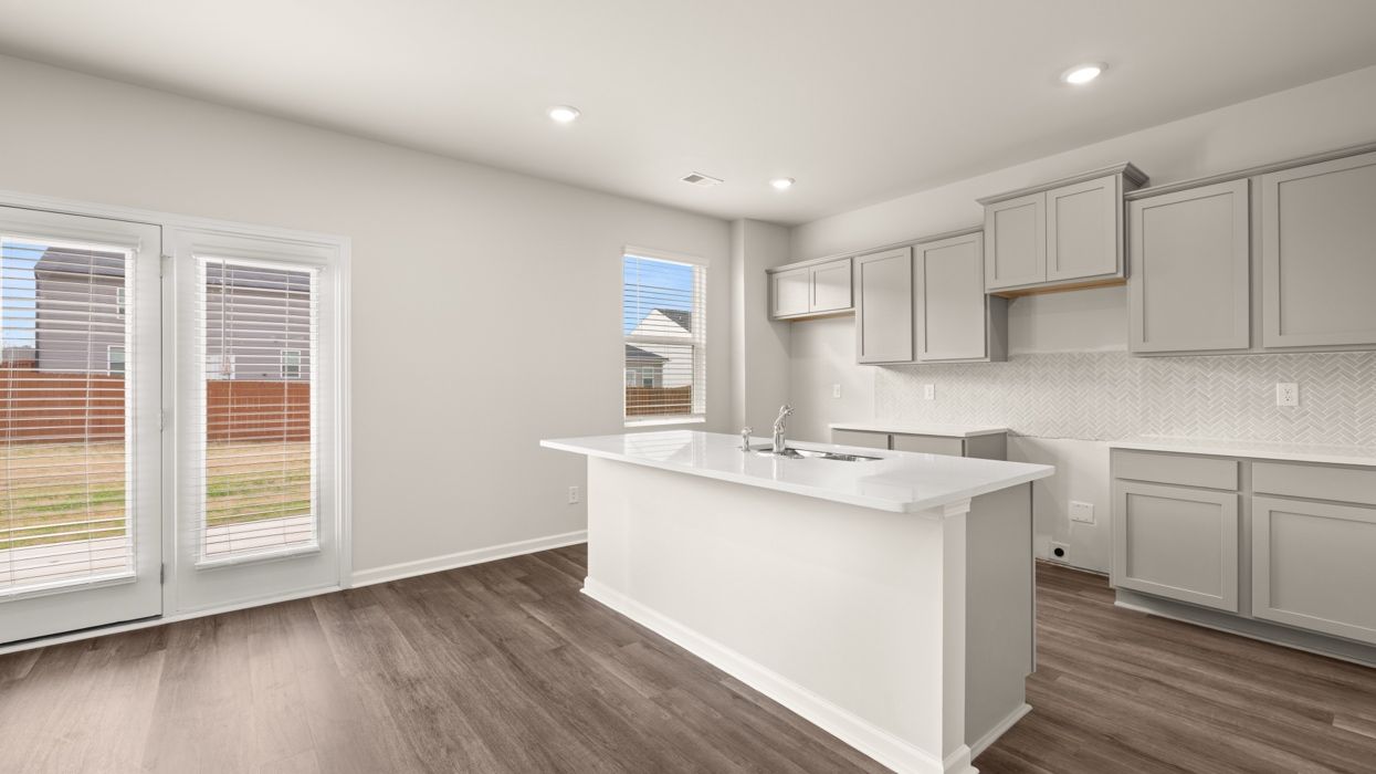 87 Weymouth Drive. Locust Grove, GA 30248