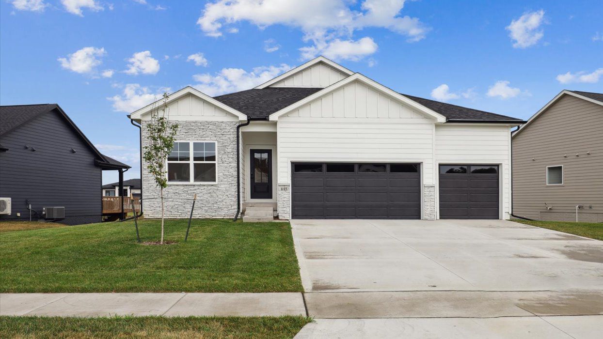 casa en The Horton Series at Stratford Crossing por D.R. Horton