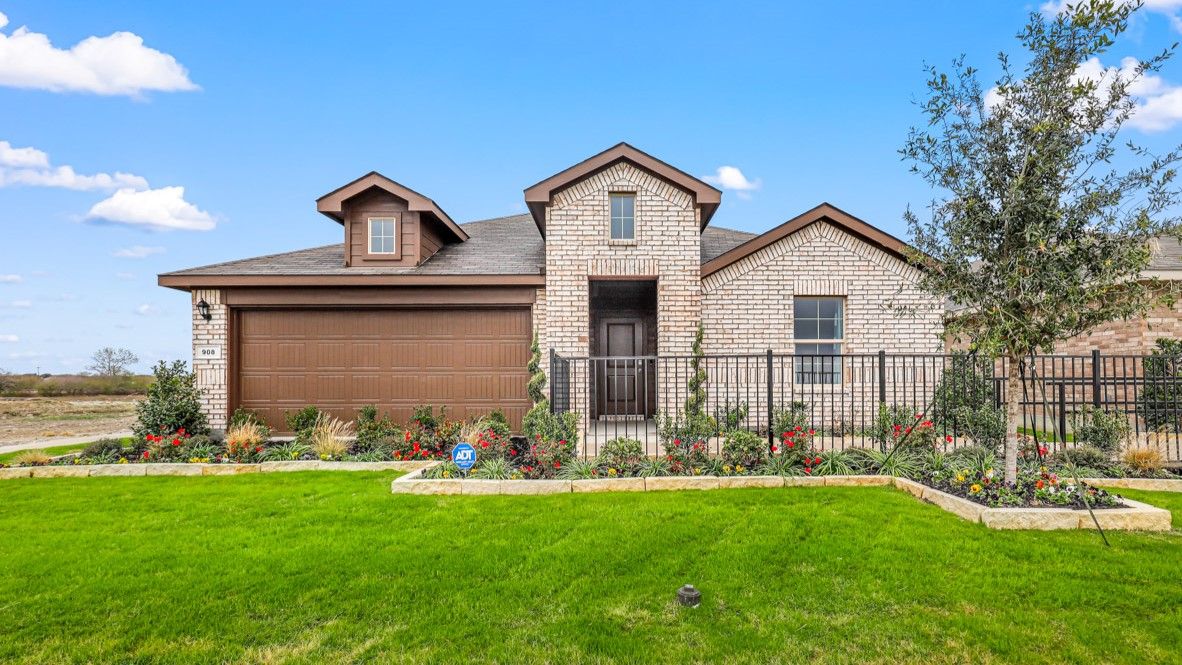1100 Belhaven Street. Granbury, TX 76048