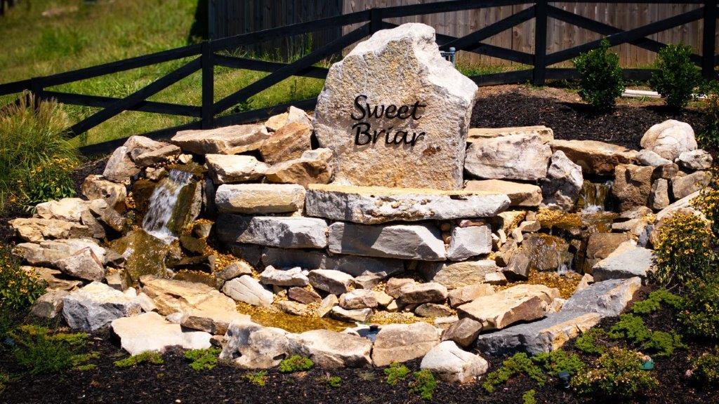 casa en Sweet Briar por D.R. Horton