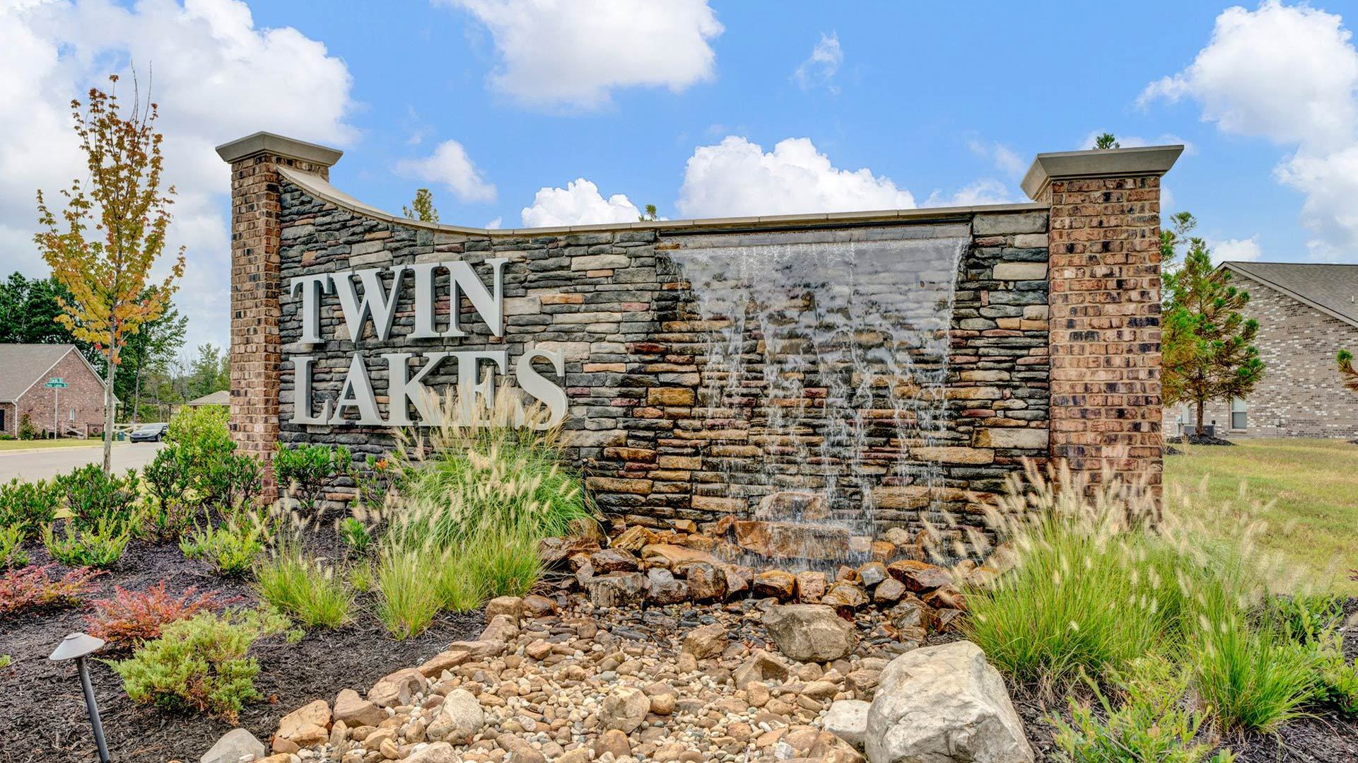 110 Twin Lakes Drive. Byhalia, MS 38611