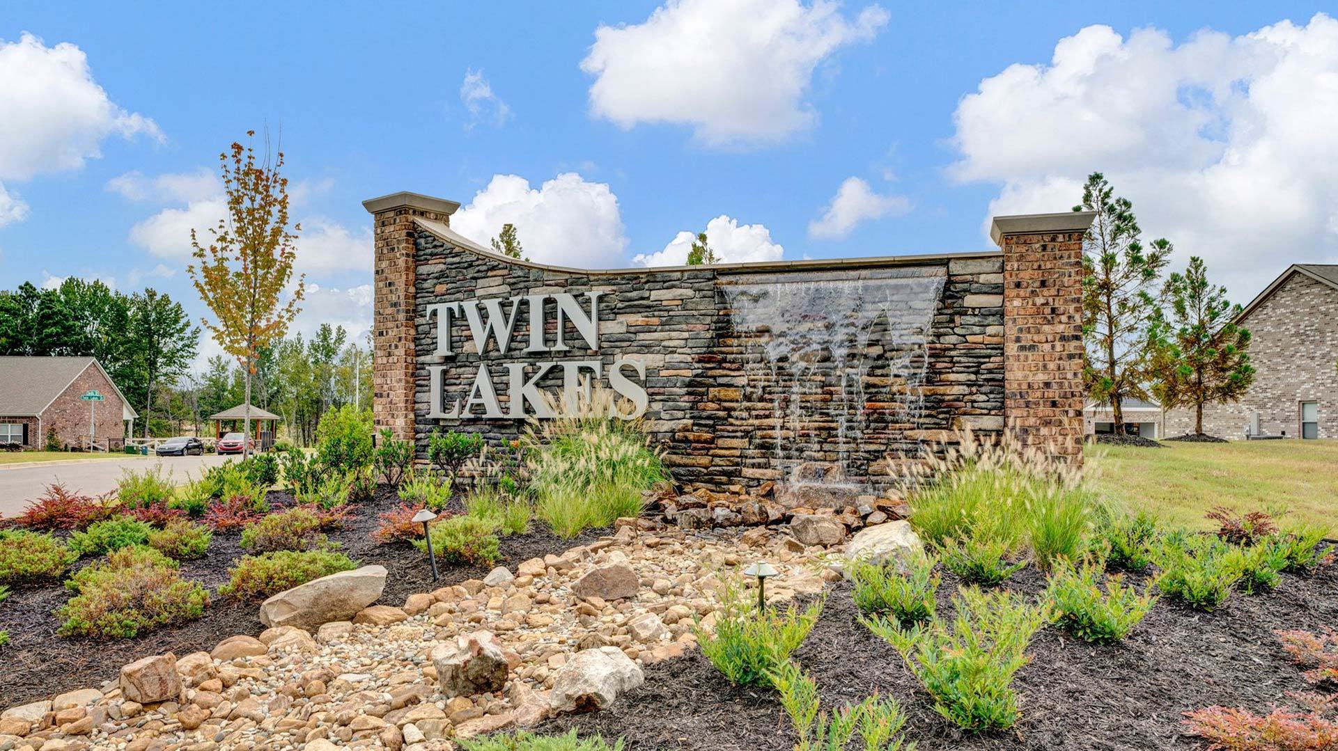 110 Twin Lakes Drive. Byhalia, MS 38611