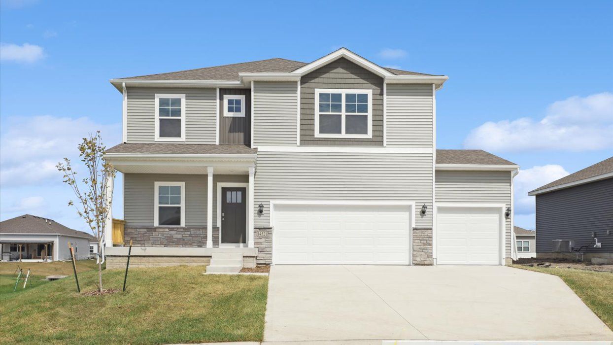 Bridgeport - The Horton Series at Stratford Crossing: Waukee, Iowa - D.R. Horton