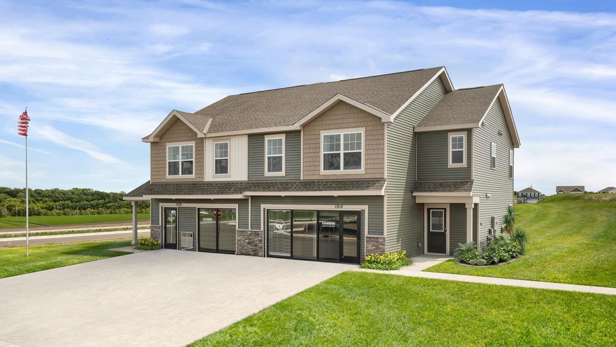 1916 Highview Terrace. Shakopee, MN 55379