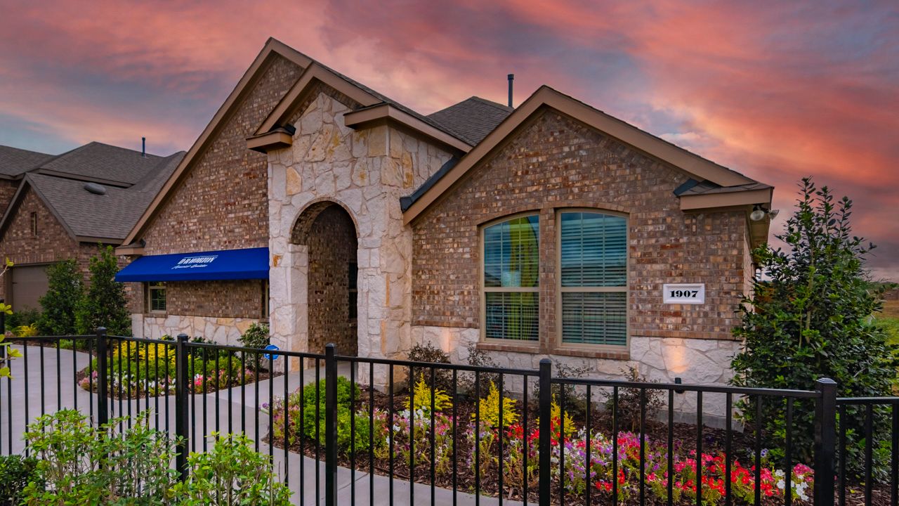 casa en Whitewing Trails por D.R. Horton