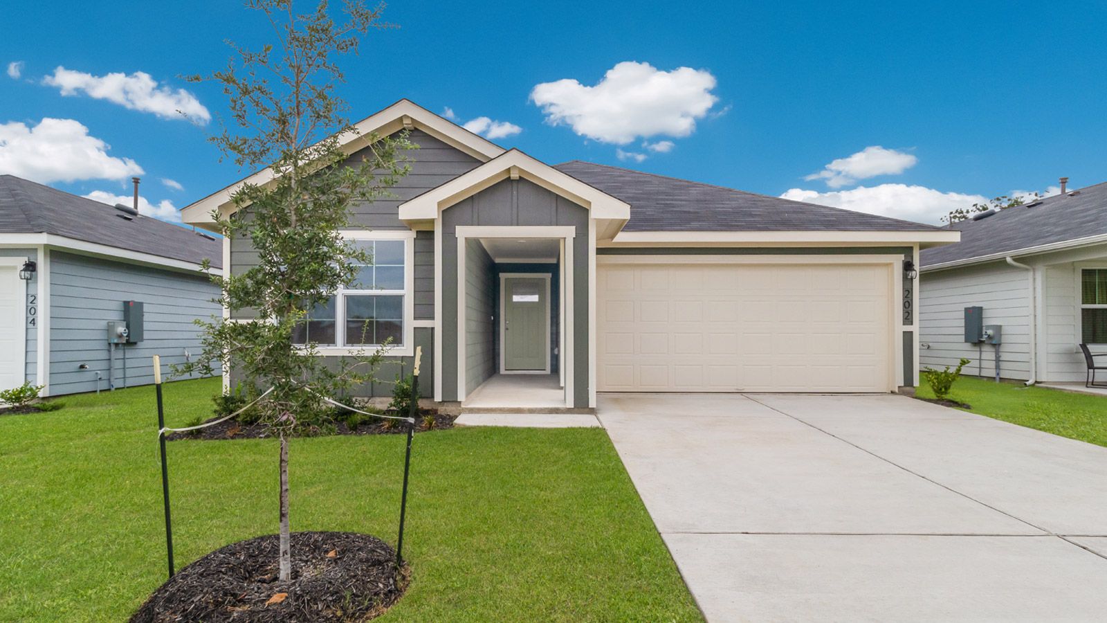 The Easton - Valverde: Bastrop, Texas - D.R. Horton