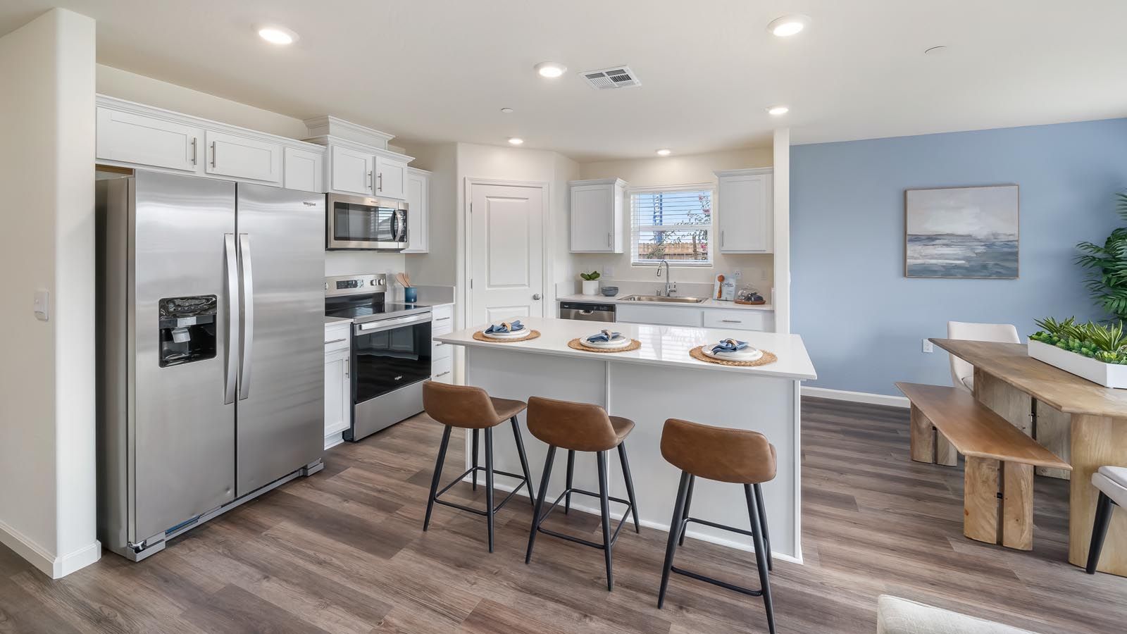 8111 Dreamside Avenue. Bakersfield, CA 93311