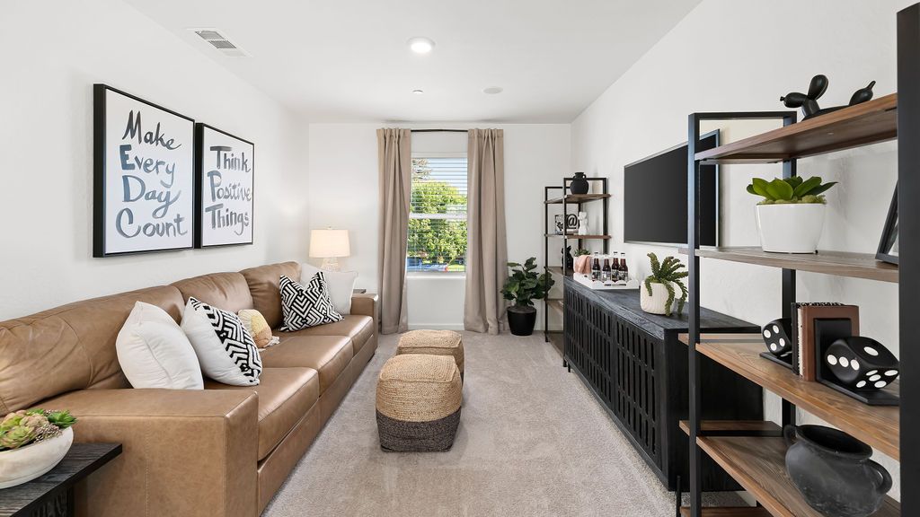 3943 W Babcock Avenue. Visalia, CA 93291