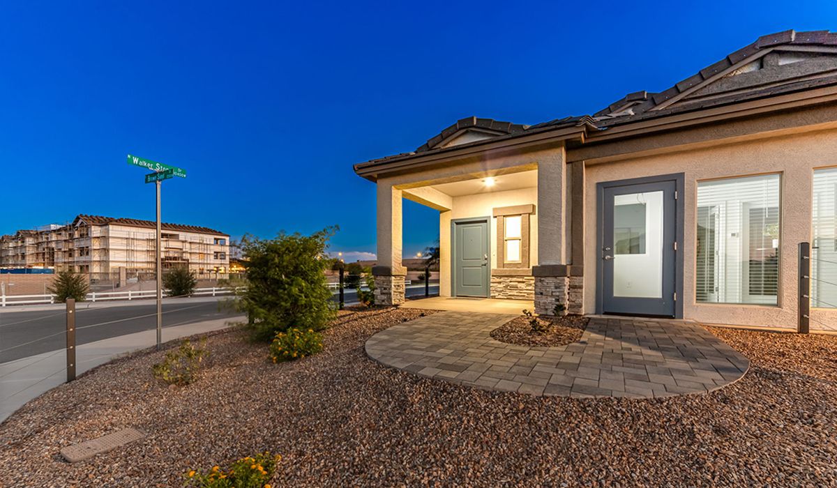 casa en Coronet at Gladden Farms por D.R. Horton Basic