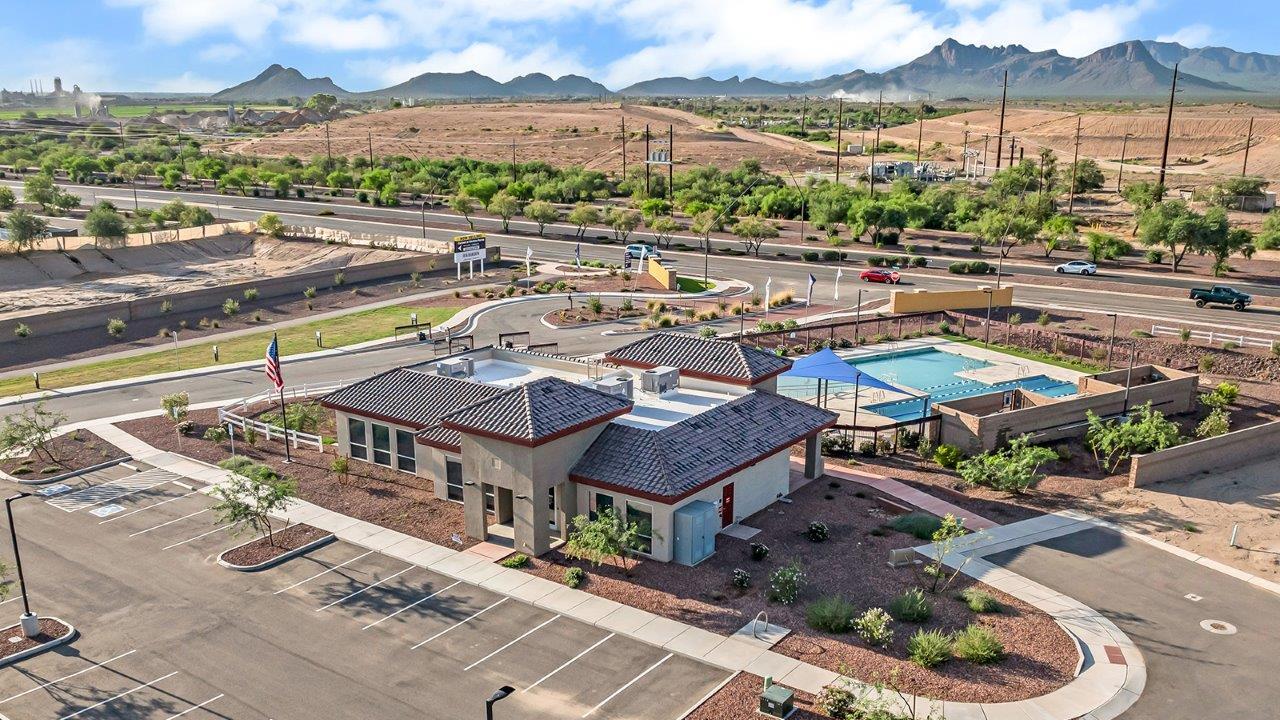 casa en Coronet at Gladden Farms por D.R. Horton Basic