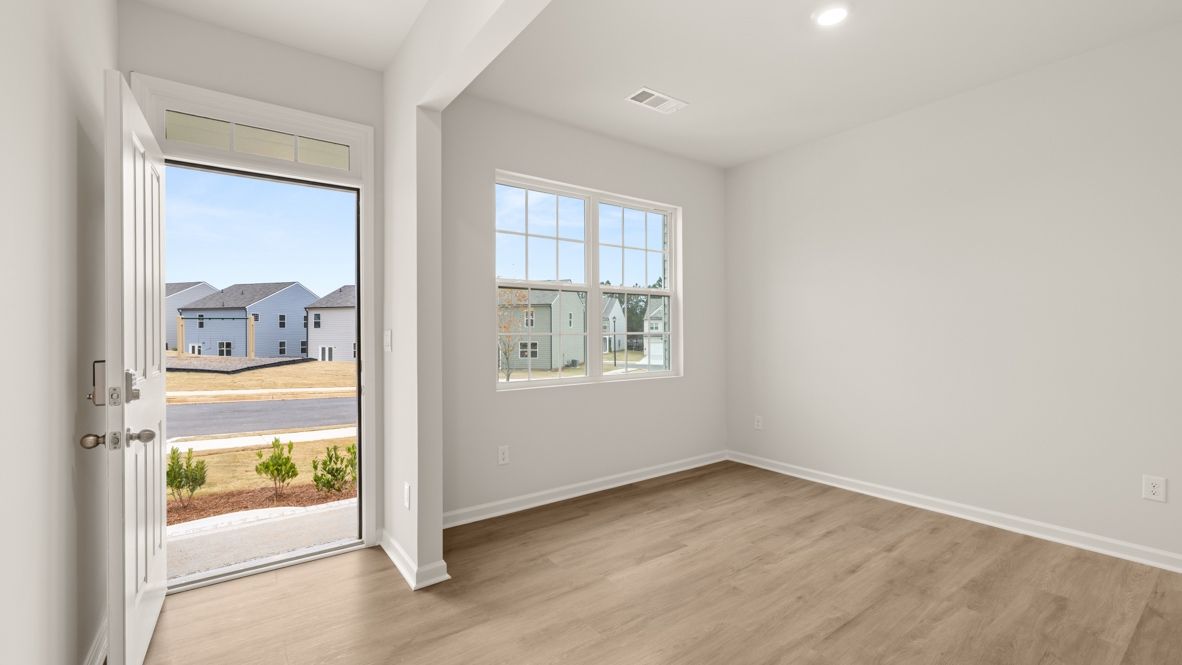 4464 Manor Hill Drive. Union City, GA 30291