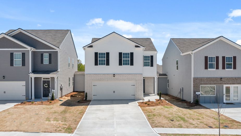 Aisle - Rolling Meadows: Jasper, Georgia - D.R. Horton