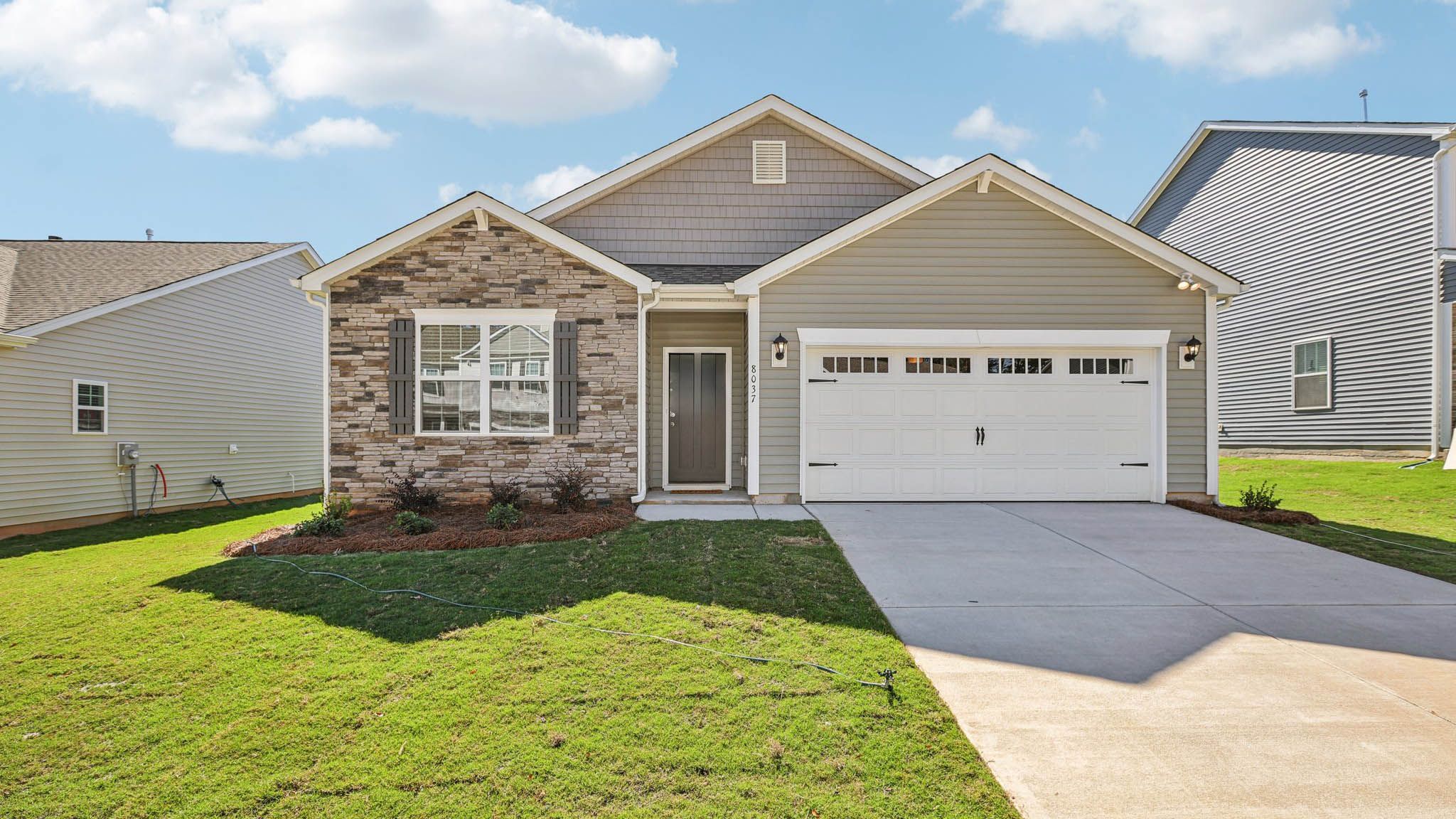 casa en Valley View por D.R. Horton