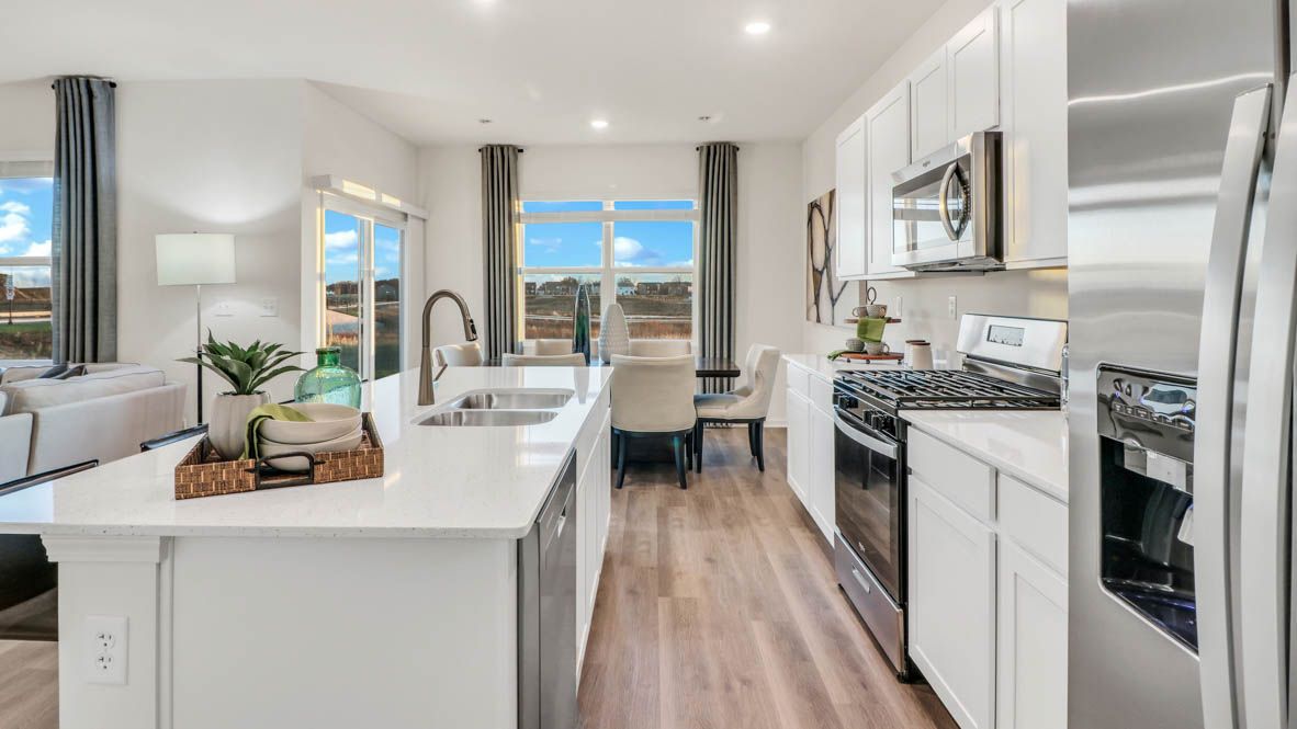 casa en Cambridge Lakes North Traditional Single Family por D.R. Horton