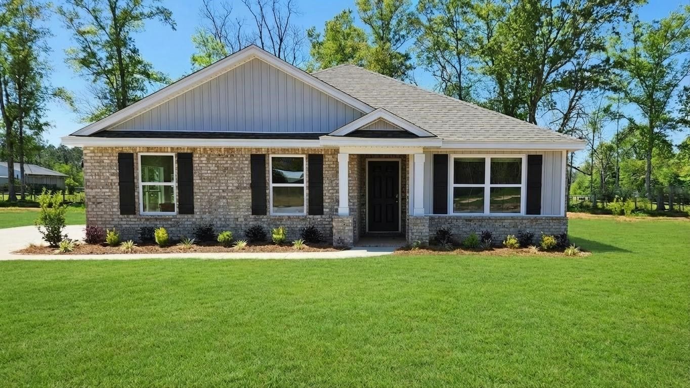 34 Kings Crossing Drive. Lucedale, MS 39452