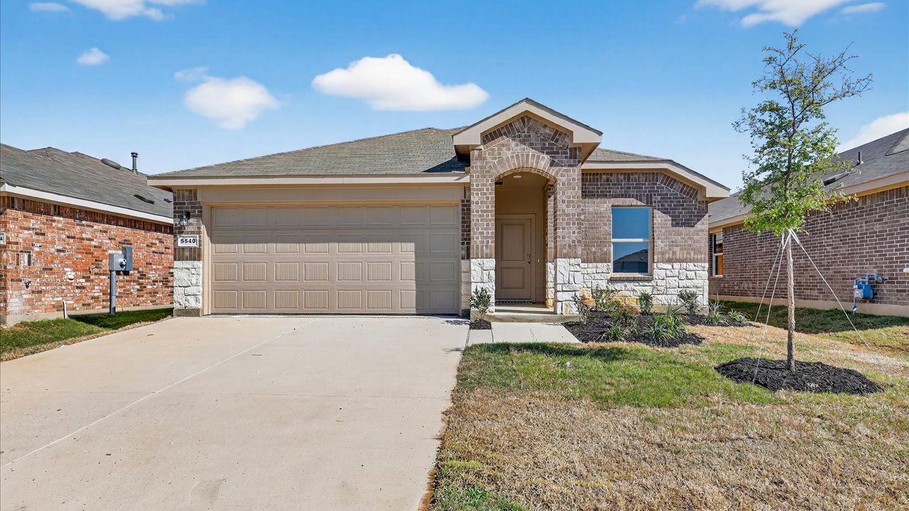 5313 Legends Way. Krum, TX 76249