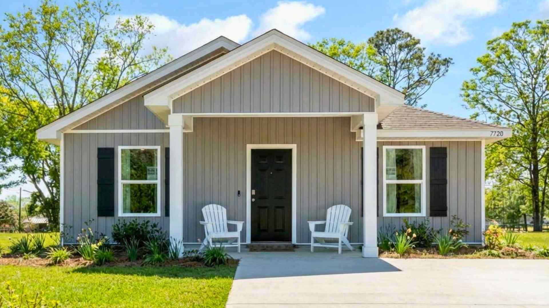 7719 Oakmont Drive East. Theodore, AL 36582