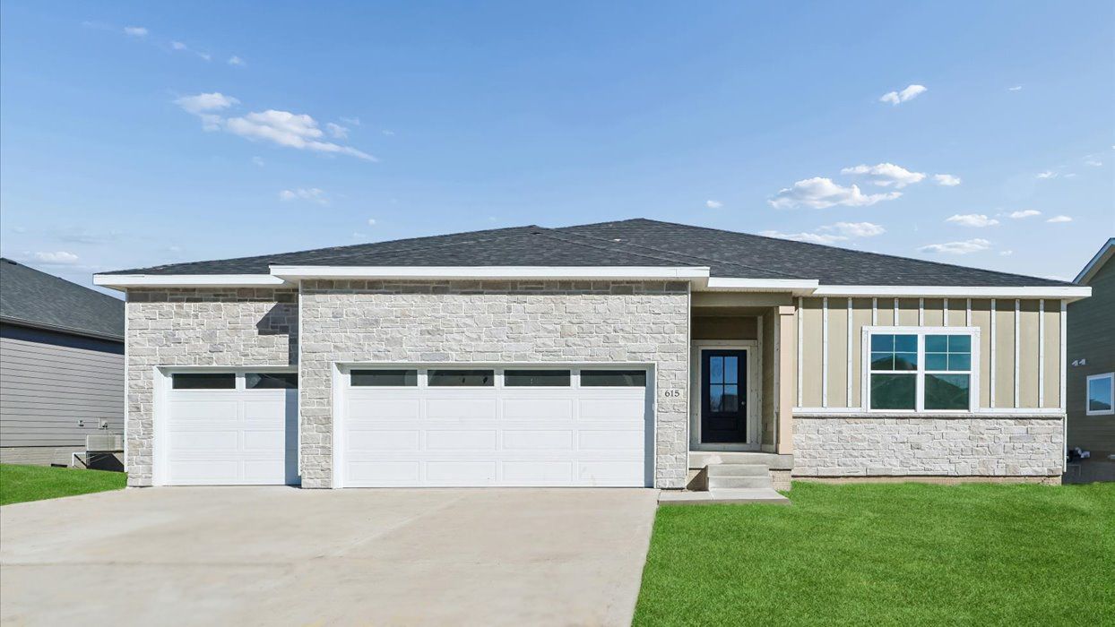 The Horton Series at Stratford Crossing por D.R. Horton en Des Moines Iowa