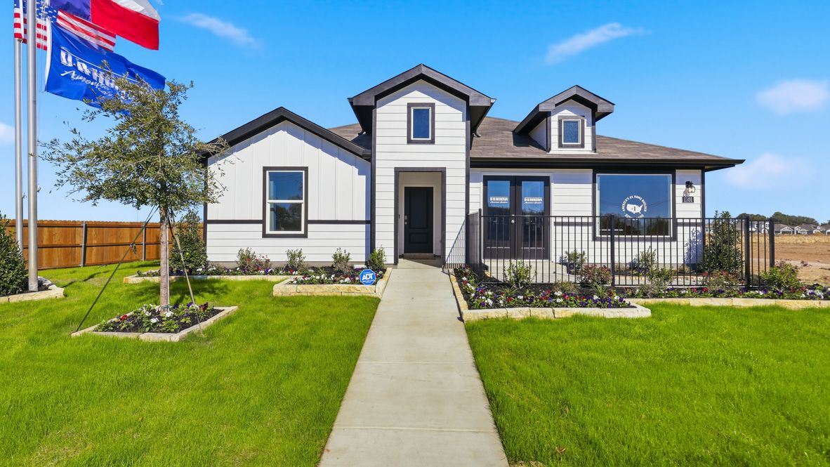 400 Sunday Silence Way. Granbury, TX 76049