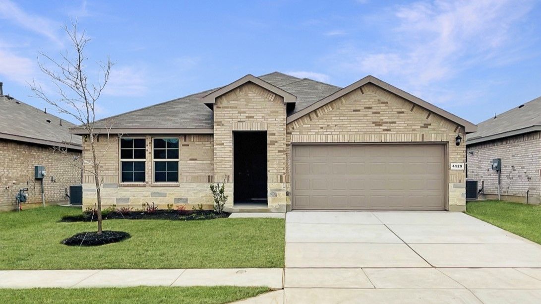 400 Sunday Silence Way. Granbury, TX 76049