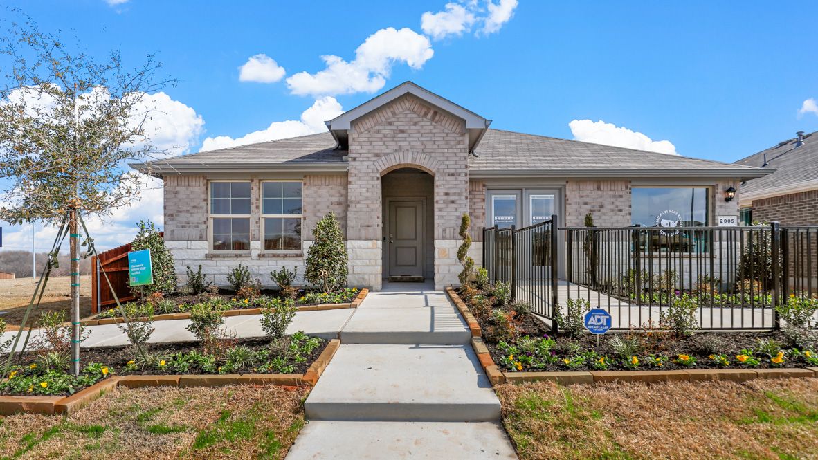400 Sunday Silence Way. Granbury, TX 76049