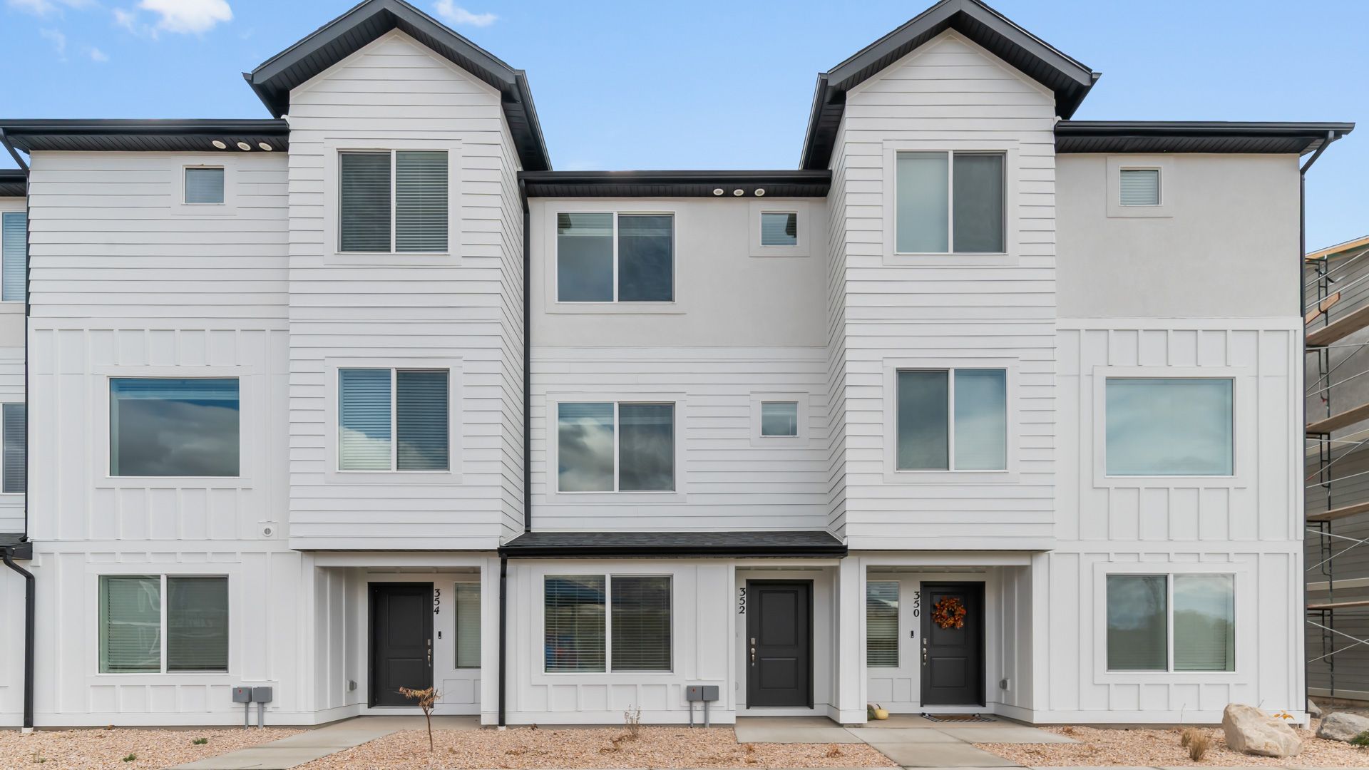 Oliver - Dixon Creek Townhomes: Harrisville, Utah - D.R. Horton
